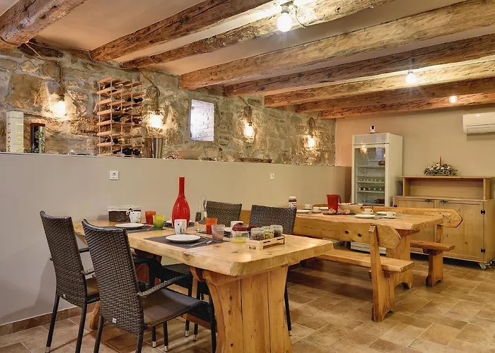 Mimoza Old Town * 풀라