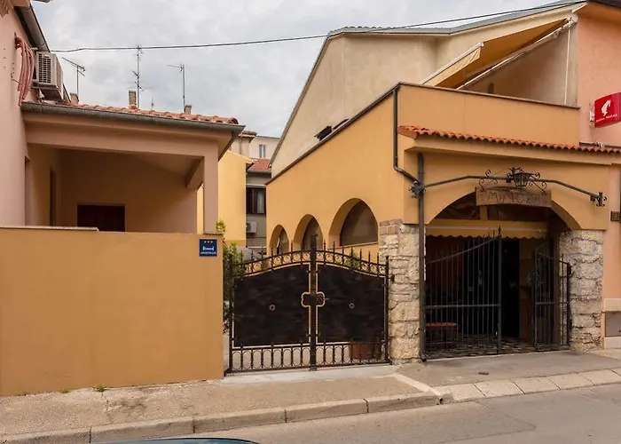 Mimoza Old Town 아파트