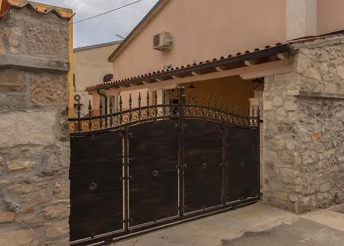 아파트 Mimoza Old Town