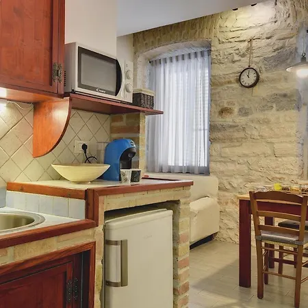 Mimoza Old Town * פולה