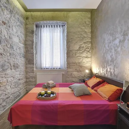 Mimoza B&B Old Town Apartments شقة