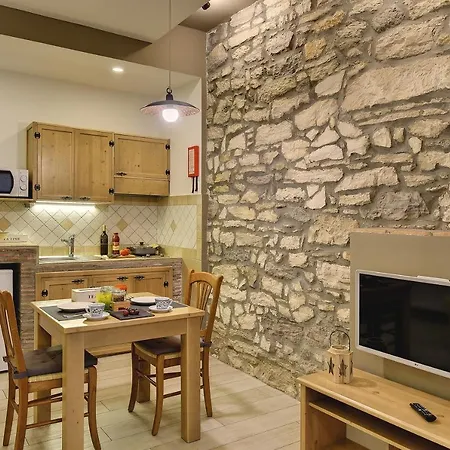 Mimoza B&B Old Town Apartments شقة