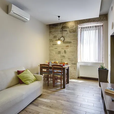 Mimoza B&B Old Town Apartments شقة *