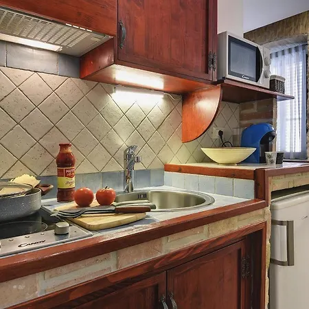 Mimoza B&B Old Town Apartments شقة *