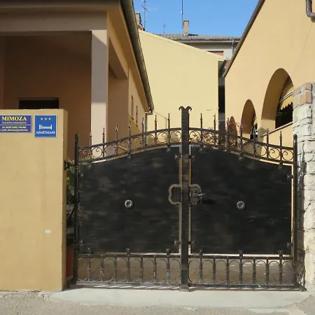 Mimoza B&B Old Town Apartments شقة بولا