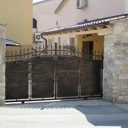 شقة Mimoza B&B Old Town Apartments *