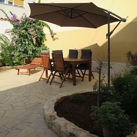 Mimoza B&B Old Town Apartments بولا