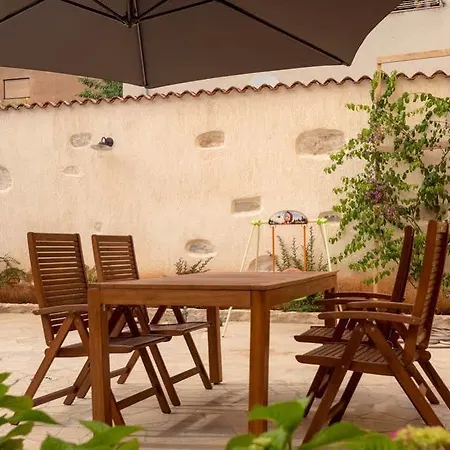 Mimoza B&B Old Town Apartments شقة *