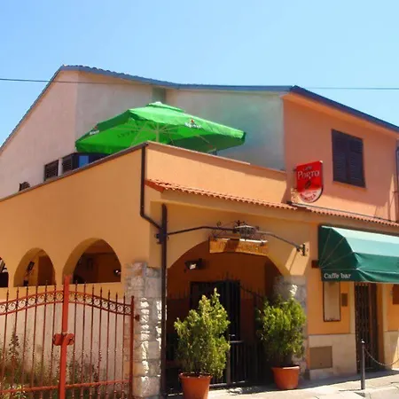 Mimoza B&B Old Town Apartments شقة *